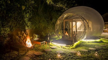 Tält Deluxe - privat pool - intill skidbacke | Mörkläggningsgardiner, gratis wi-fi och sängkläder