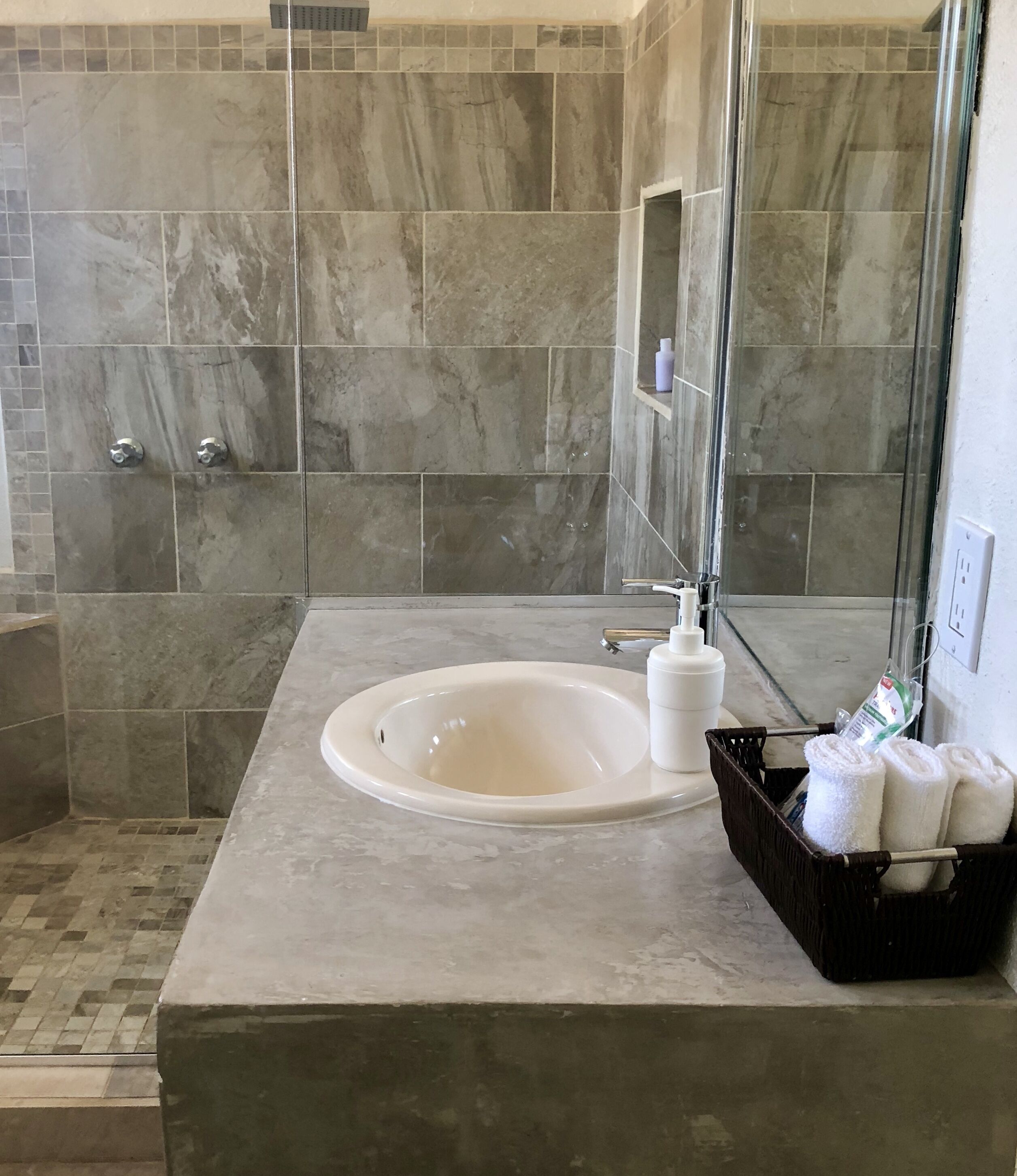 comfort room, 1 queen bed, terrace, corner | bathroom sink