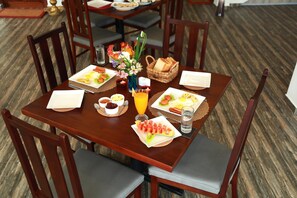 Daily local cuisine breakfast for a fee - The Wind Castle (Nuwara Eliya)