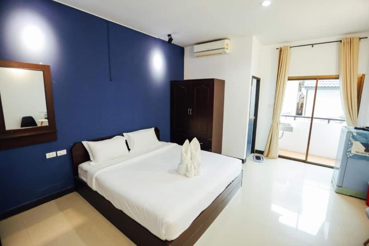 In-room safe, desk, blackout curtains, soundproofing