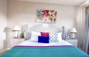 1 habitación, caja de seguridad en la habitación y escritorio 