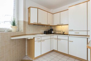 Kühlschrank, Mikrowelle, Geschirrspüler, Gefrierschrank