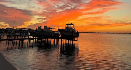 Waterfront, Dog Friendly, Bring your boat + Secluded Beach