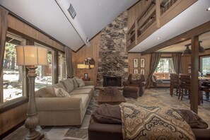 Télévision, cheminée