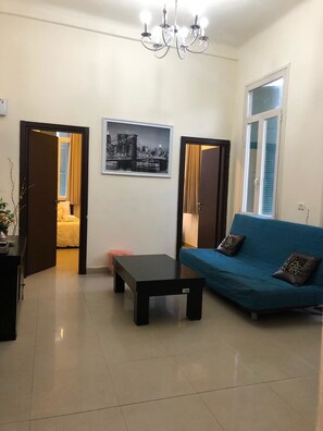 Premium-lejlighed - 2 soveværelser - byudsigt | Stue | Fladskærms-tv