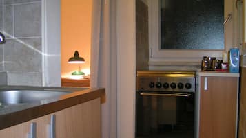 開放式客房 | 私人廚房 | 大型冰箱、電熱水壺、鍋具/餐盤/廚房用品、紙巾