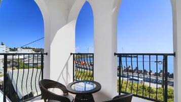 غرفة مزدوجة عادية - سرير كبير - لغير المدخنين - بمنظر للمحيط | شرفة/رواق