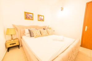 Apartamento | Wi-Fi de cortesia, roupa de cama