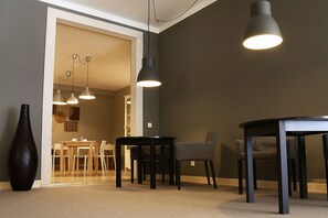 Blackout drapes, iron/ironing board, free WiFi, bed sheets - Cosy Sintra (Sintra)