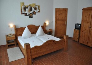 Free WiFi, bed sheets, wheelchair access