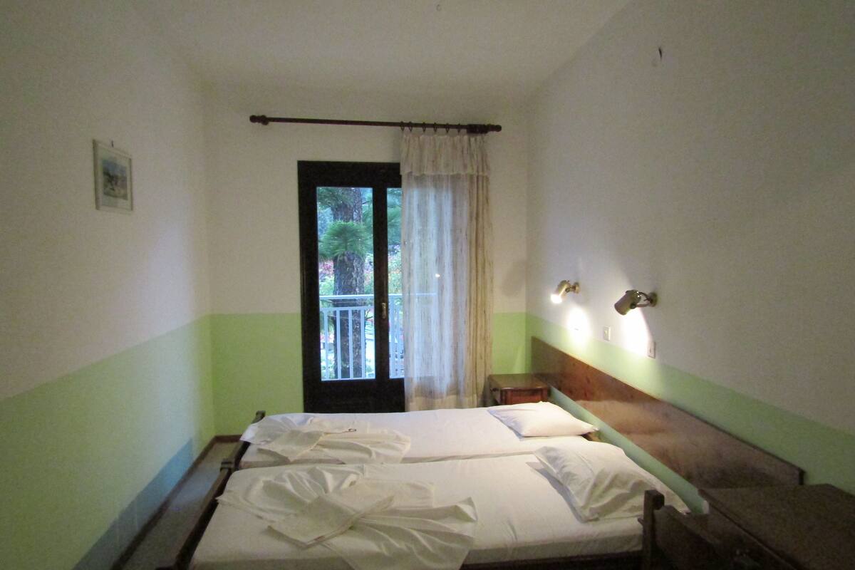 In-room safe, blackout curtains, free WiFi, bed sheets