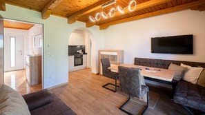 Deluxe Chalet, 2 Bedrooms, Garden View | In-room dining - Erlebnisbauernhof Tschom (Sankt Kanzian am Klopeiner See)