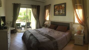 2 bedrooms, blackout curtains, iron/ironing board, free WiFi