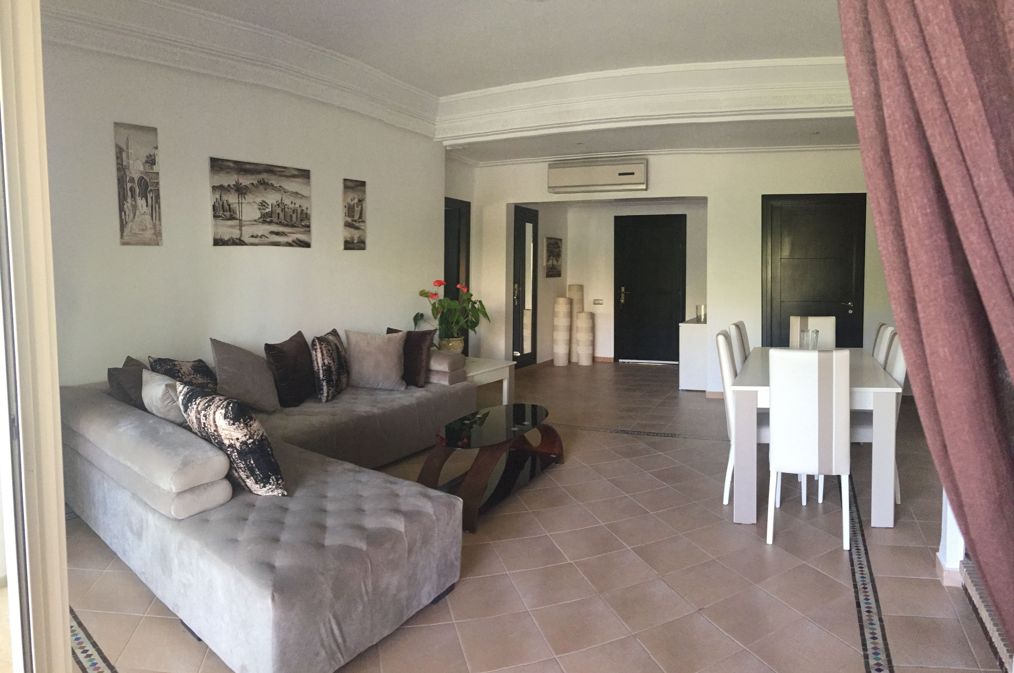 Comfort Penthouse, Berbilang Katil, Non Smoking, Garden View | Ruang tamu | TV skrin rata, pendiangan 