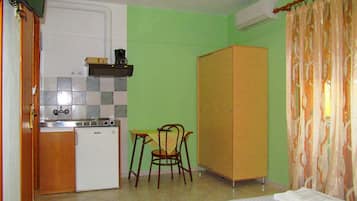 Studio, quang cảnh vườn | Truy cập Internet không dây miễn phí, bộ trải giường