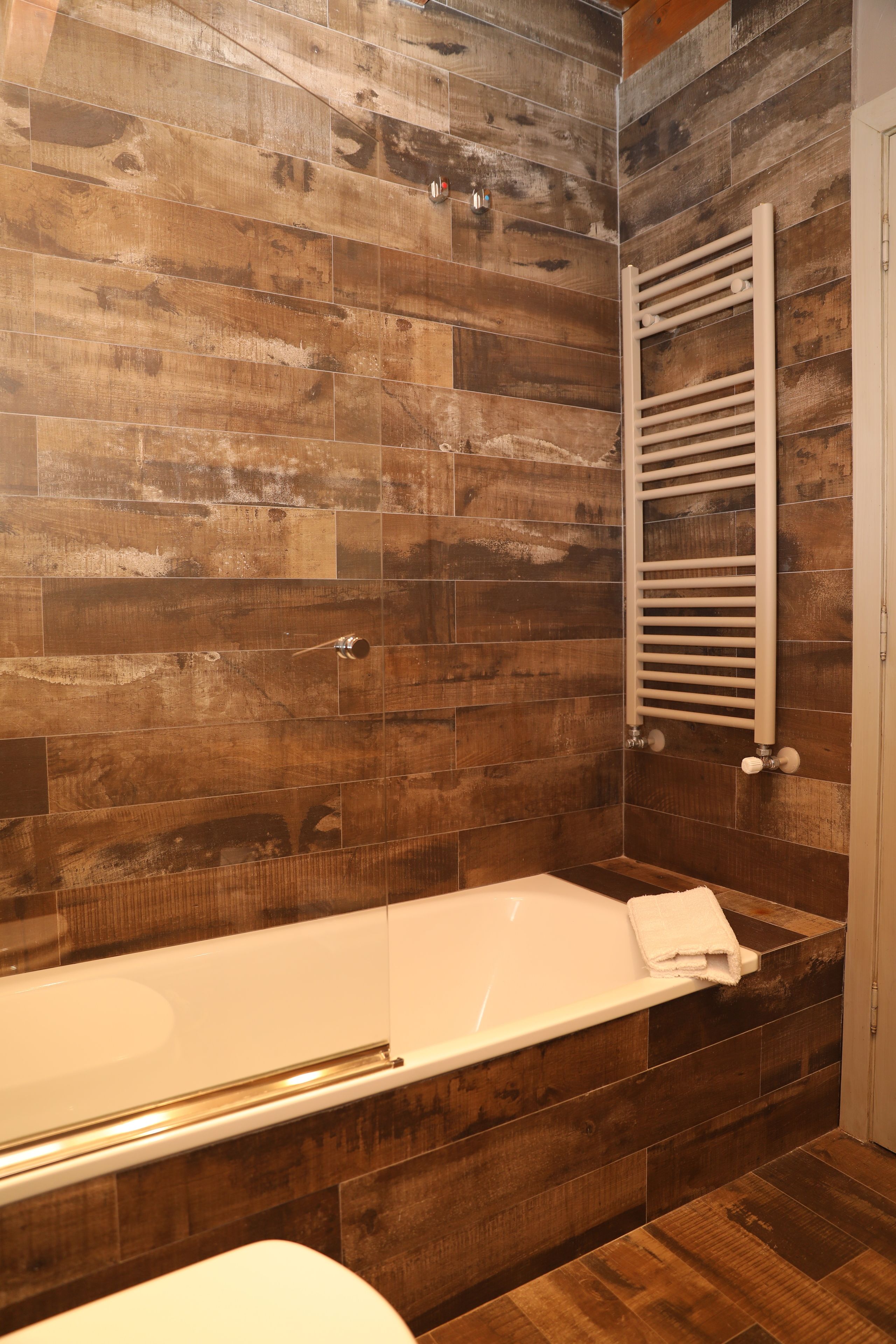 house, 3 bedrooms | bathroom | deep-soaking bathtub, free toiletries, hair dryer, towels