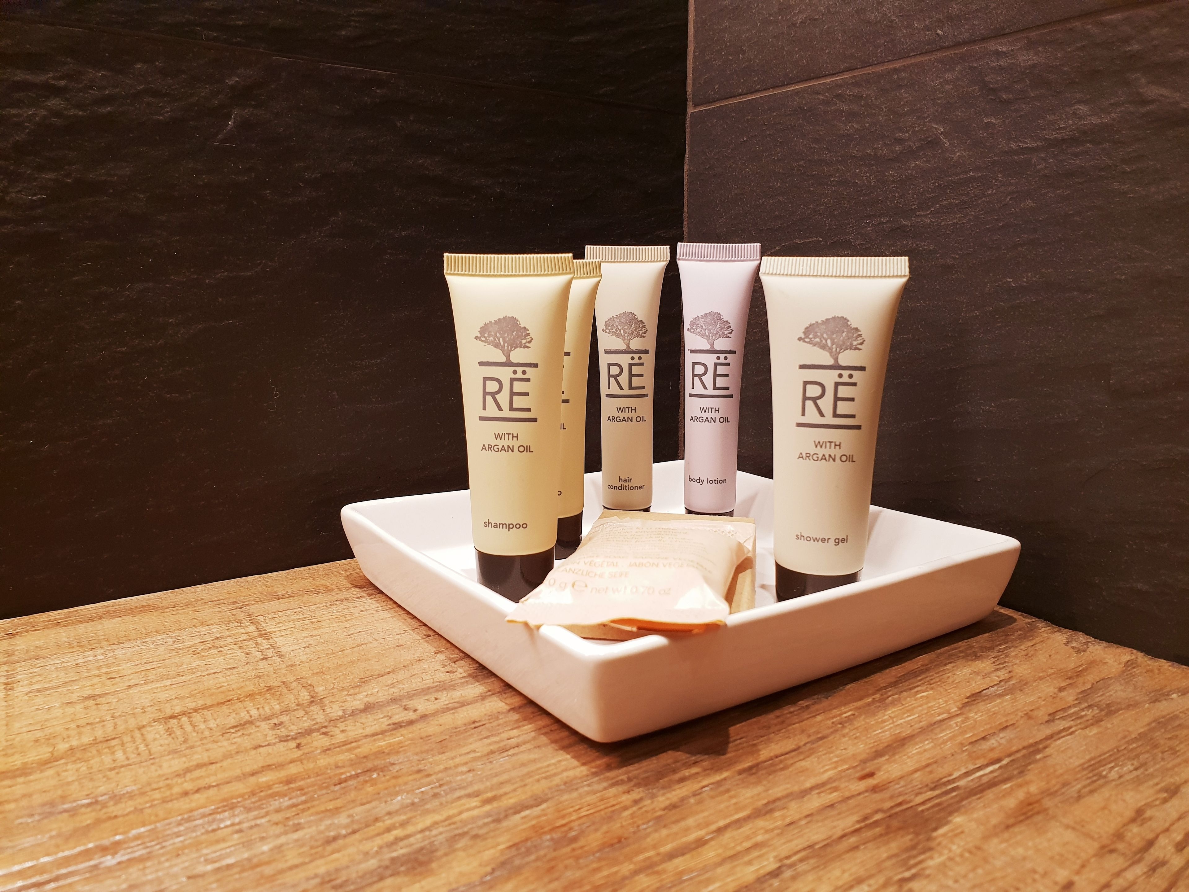 superior double room | bathroom amenities | deep-soaking bathtub, free toiletries, hair dryer, towels