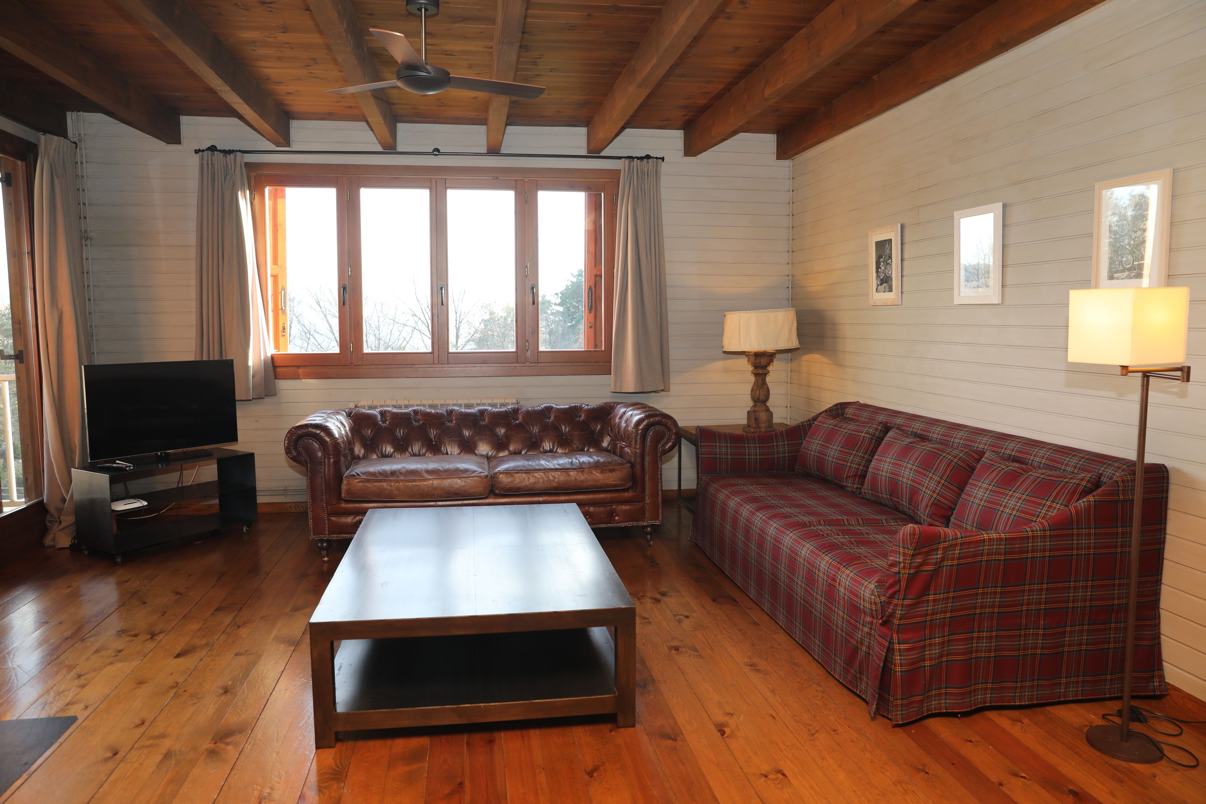 house, 3 bedrooms | living area | flat-screen tv