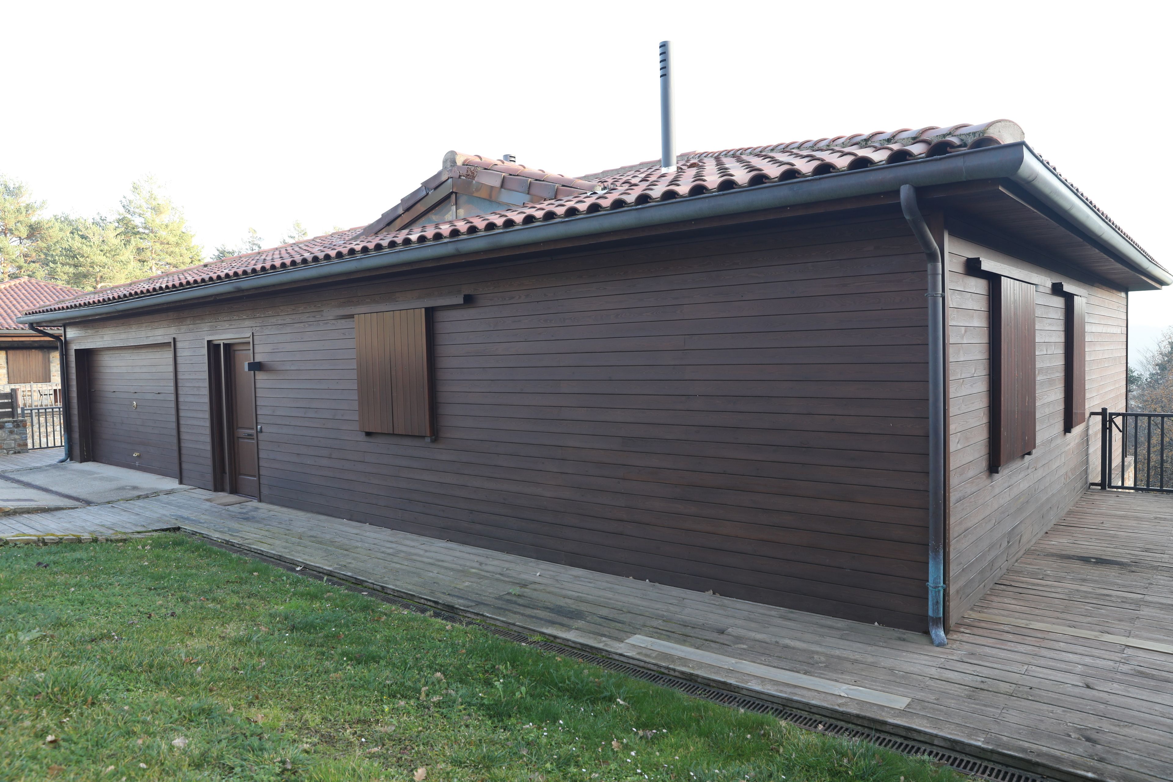 house, 3 bedrooms | living area | flat-screen tv