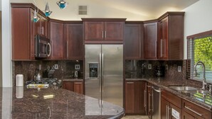 Coffee/tea maker, fridge, microwave, oven - Sunny Palms at Warm Sands - Designer Pool Home (Palm Springs)