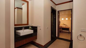 3-Bedroom Villa with Private Pool | Bathroom | Shower, free toiletries, hair dryer, towels
