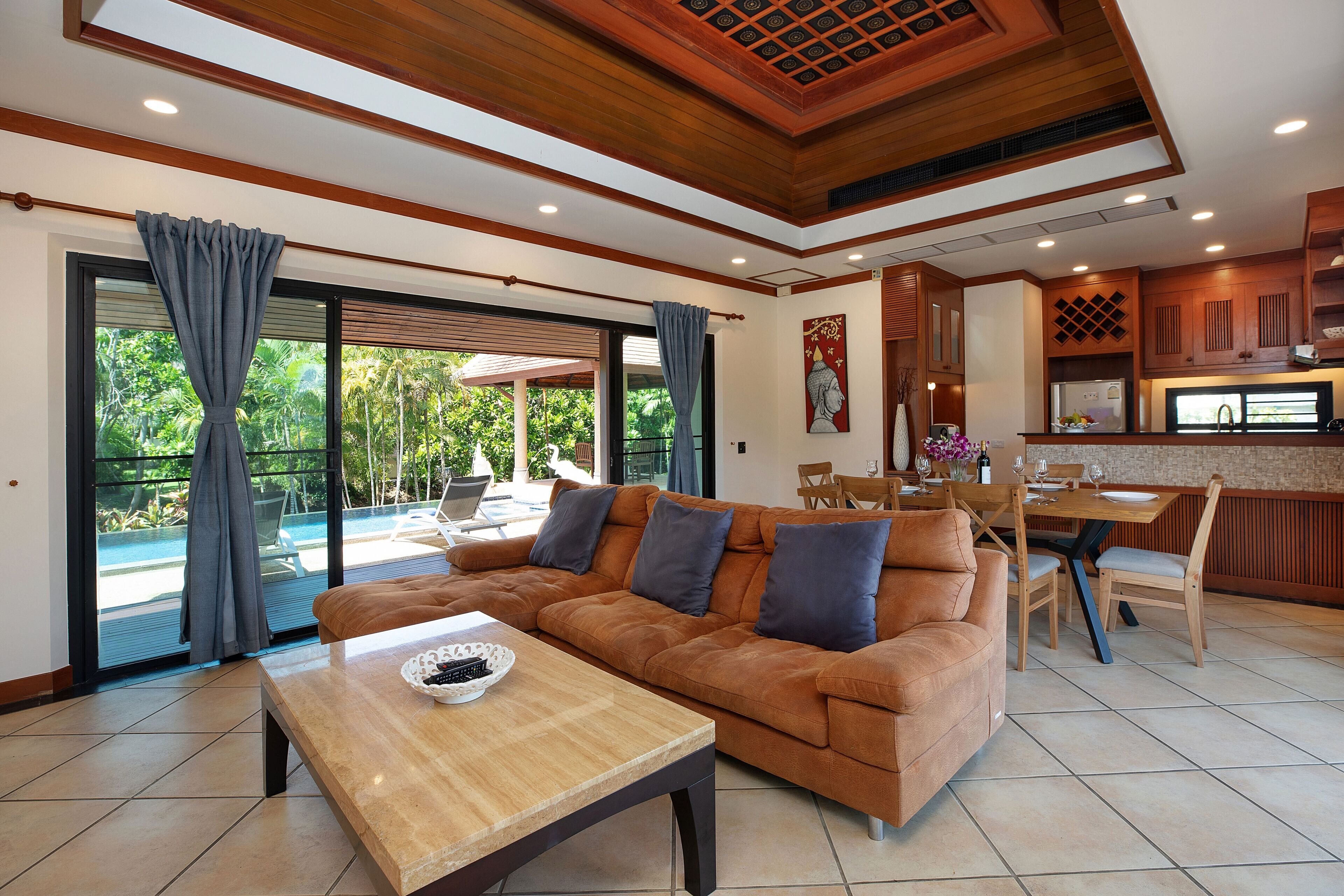 3-Bedroom Villa with Private Pool | 起居区 | 平板电视