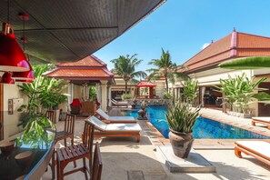 Poolside bar - Generous 6BR Balinese Pool Villa Sophia (Rawai)