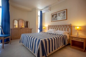 2 slaapkamers, een kluis op de kamer, een strijkplank/strijkijzer