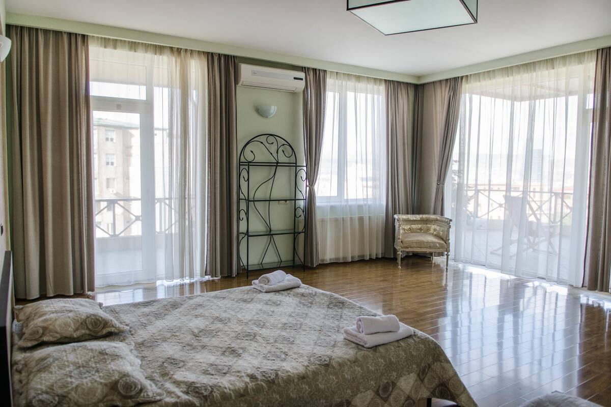 Habitación cuádruple panorámica | Insonorización, tabla de planchar con plancha y wifi gratis
