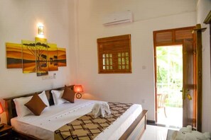 2 bedrooms, free WiFi, bed sheets - Villa in the middle of tropical palm trees, not far from the Bentota beach (Aluthgama / Bentota)