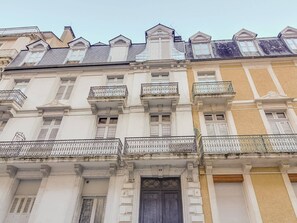 Exterior - Central Apartment in Cauterets for 6 – Modern Amenities, Close to Ski Lifts (Cauterets)