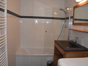 Hair dryer - New 4-room apartment city center, 8 people, Pralognan-la-Vanoise (Pralognan-la-Vanoise)
