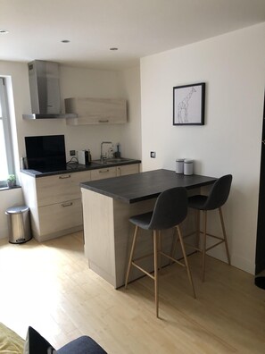 Réfrigérateur, four, plaque de cuisson, lave-vaisselle