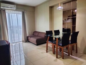 Deluxe Room, 2 Bedrooms, Garden View | Living area - Apartment Bogor Valley (Bogor)