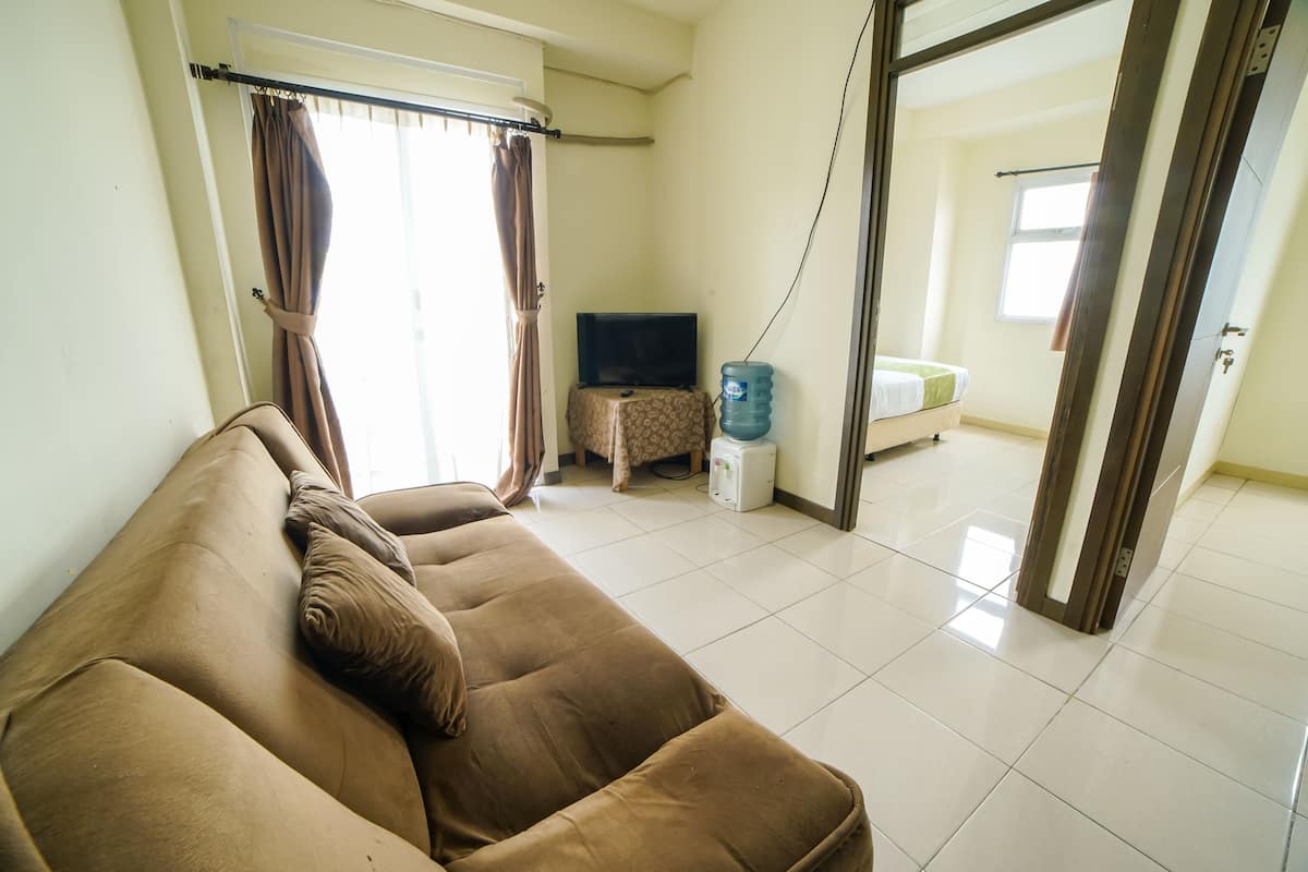 Family Apartment, 3 Bedrooms, Mountain View | Living area | 32-inch LED TV with premium TV channels, TV