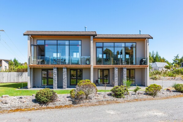 Façade de l’hébergement  – soirée/nuit