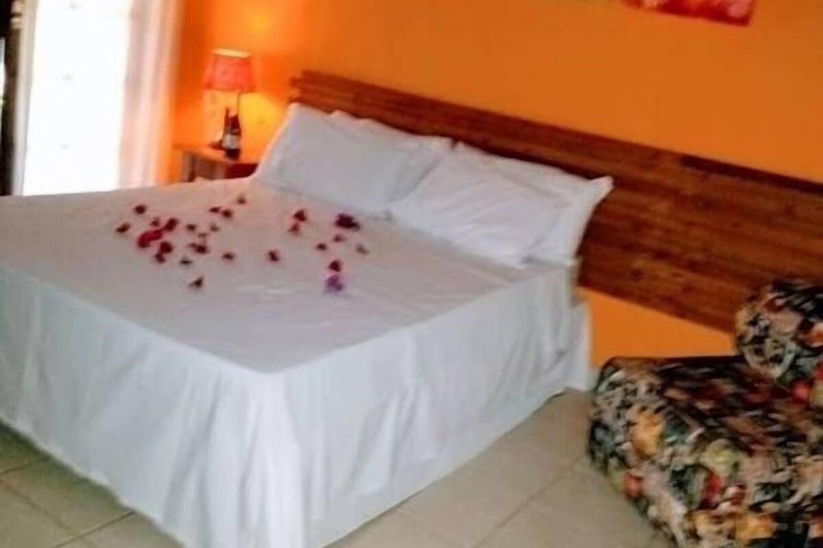 Deluxe Room, 1 Bedroom, Garden View, Beachside | 5 bedrooms, individually decorated, bed sheets