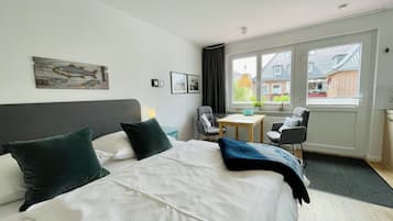 Studio Confort, 1 grand lit, non-fumeurs, vue ville | Coin séjour | TV connectée, Netflix, services de streaming