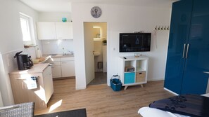 Comfort Studio, 1 Queen Bed, Non Smoking, City View | Private kitchen | Full-size fridge, microwave, stovetop, dishwasher