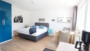 Comfort Studio, 1 Queen Bed, Non Smoking, City View | Soundproofing, free WiFi, bed sheets