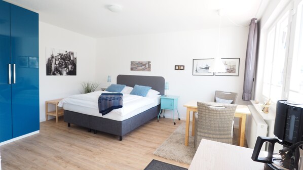 Comfort Studio, 1 Queen Bed, Non Smoking, City View