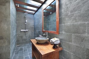 Ducha, artículos de tocador gratuitos, bidet, toallas