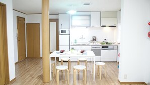 Apartment | In-room dining - Legal Big House (166-1) (Osaka)