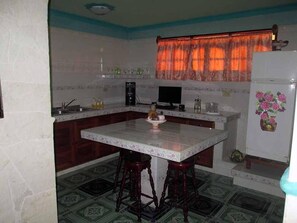 Basic Apartment, 1 Double Bed, Smoking | Private kitchen