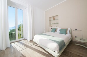In-room safe, desk, blackout curtains, soundproofing - AmbroSea Amalfi Coast (Vietri sul Mare)