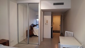 Departamento, 1 cama matrimonial, para no fumadores | Wifi gratis, muebles diferentes y ropa de cama 