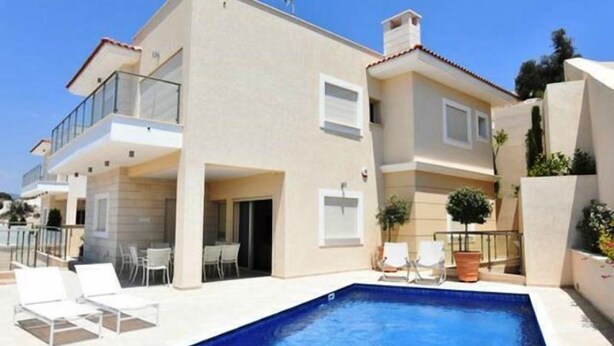 Seasonal outdoor pool - Villa Rossos (Limassol)