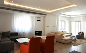 Deluxe Villa | Living room | Flat-screen TV - Villa Rossos (Limassol)