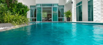 HEART OF PARADISE: Fantastic Luxury Villa!