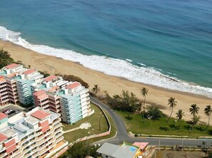 Beach - Modern/sleek Apt, 7 mins from Jobos Beach (Isabela)